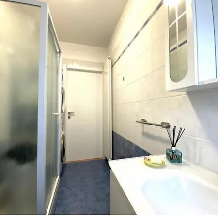 Home Apartment *